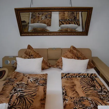 Apartment With Waterbed *
